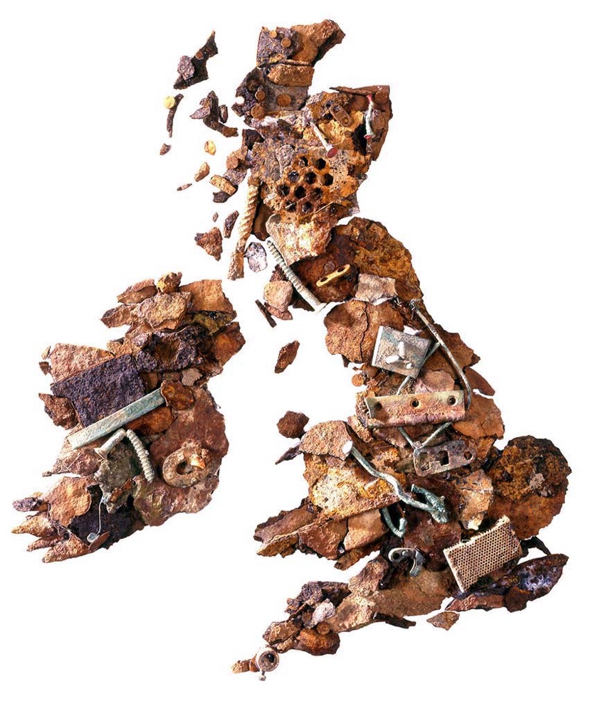 Bizarre Magazine : UK and Ireland as rust - use of metal detectors